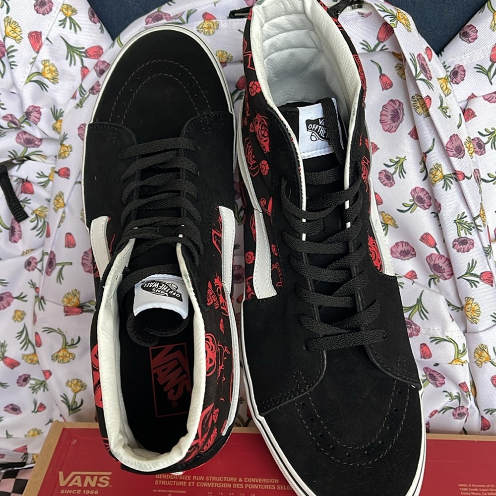Vans Men’s Sk8-Hi Love You To Death Black/T
VN0007NSBMX
Sneakers - Picture 15 of 16